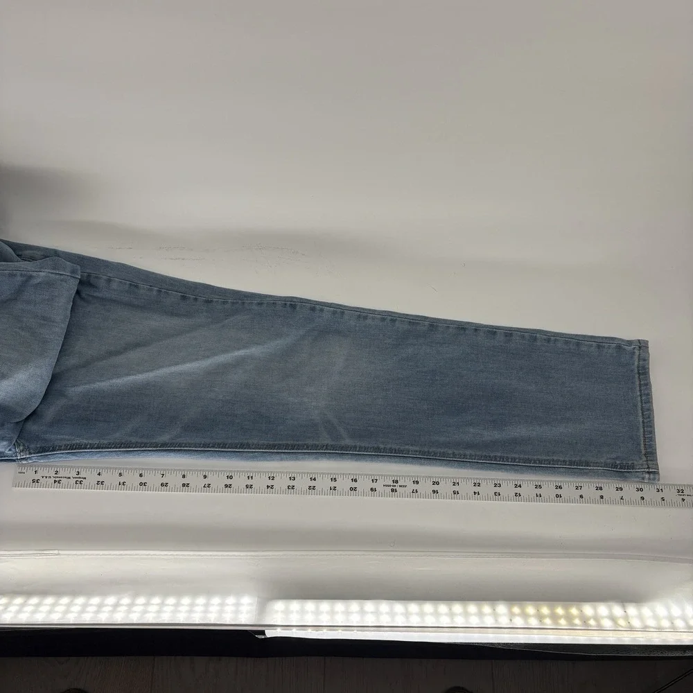 Levis 541 Athletic Taper Jeans Mens 33x32 Fits 33X31 Light Wash Stretch Pants